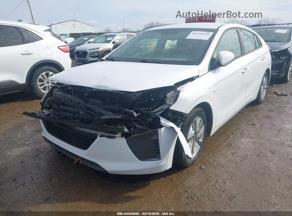 KMHC65LC8JU076229 2018 HYUNDAI IONIQ HYBRID White წინა მარცხენა ხედი სამი მეოთხედიდან