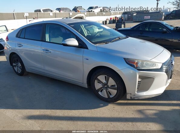 KMHC65LC9JU065305 2018 HYUNDAI IONIQ HYBRID Серебряный Передняя правая четверть