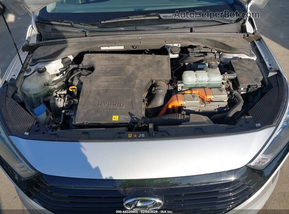 KMHC65LC9JU065305 2018 HYUNDAI IONIQ HYBRID Серебряный Вид сзади