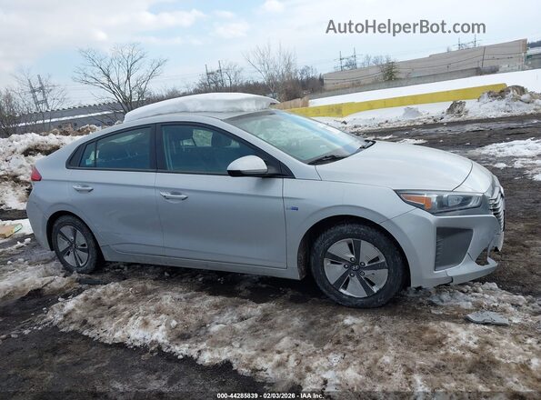 KMHC65LCXKU149568 2019 HYUNDAI IONIQ HYBRID Серебряный Вид задней части салона