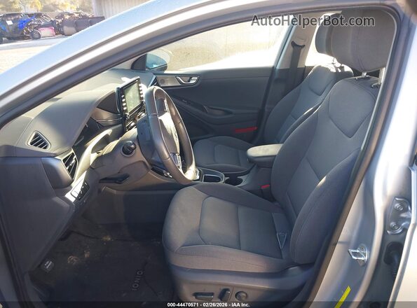 KMHC75LC0LU195893 2020 HYUNDAI IONIQ HYBRID Серебряный Вид салона спереди