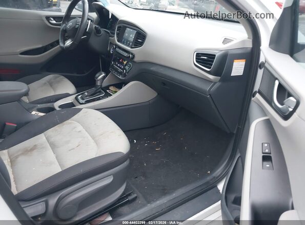 KMHC75LC1KU116973 2019 HYUNDAI IONIQ HYBRID Белый Вид салона спереди