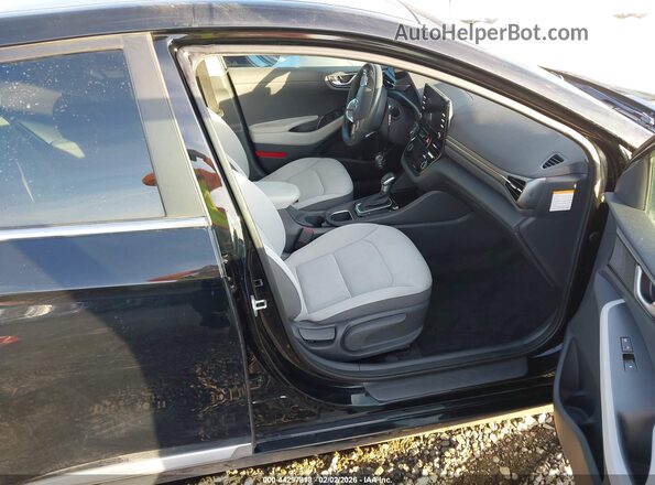 KMHC75LC6NU282782 2022 HYUNDAI IONIQ HYBRID Черный Вид салона спереди