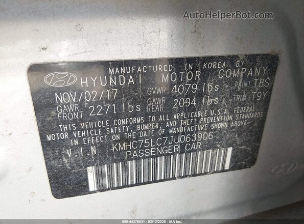 KMHC75LC7JU063906 2018 HYUNDAI IONIQ HYBRID Silver Vista del compartimento del motor