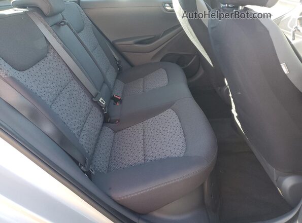 KMHC75LCXHU057706 2017 HYUNDAI IONIQ Серебряный Вид задней части салона