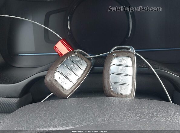 KMHC85LCXKU124292 2019 HYUNDAI IONIQ HYBRID Белый Вид панели приборов