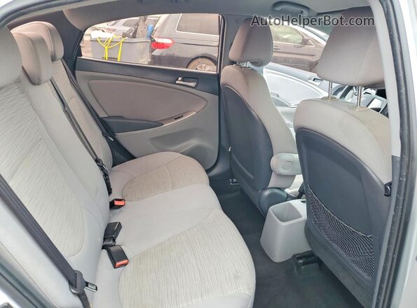 KMHCT4AE6GU009953 2016 HYUNDAI ACCENT Silver Widok tylnych siedzeń