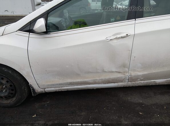 KMHD35LH2GU323293 2016 HYUNDAI ELANTRA GT White Vista frontal