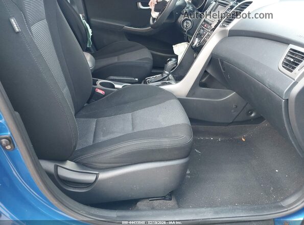 KMHD35LH3HU364002 2017 HYUNDAI ELANTRA GT Синий Вид салона спереди