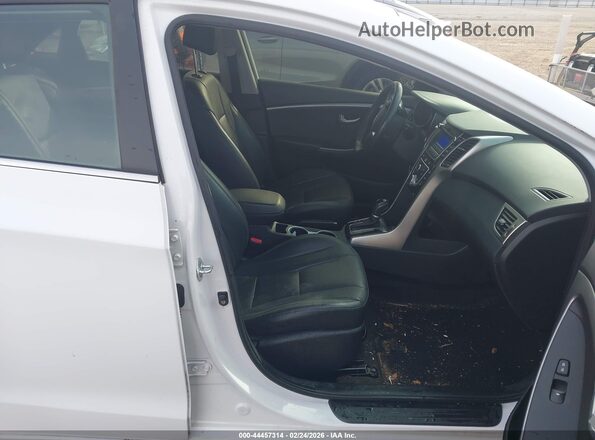 KMHD35LH4HU360329 2017 HYUNDAI ELANTRA GT Белый Вид салона спереди