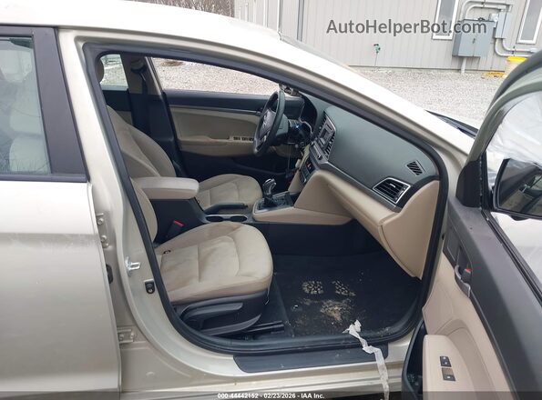 KMHD74LF9HU071475 2017 HYUNDAI ELANTRA Золотой Вид салона спереди