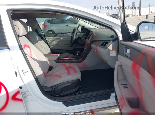 KMHE24L33HA063754 2017 HYUNDAI SONATA HYBRID White Widok wnętrza z przodu