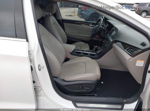 KMHE34L12HA056015 2017 HYUNDAI SONATA HYBRID White Widok wnętrza z przodu
