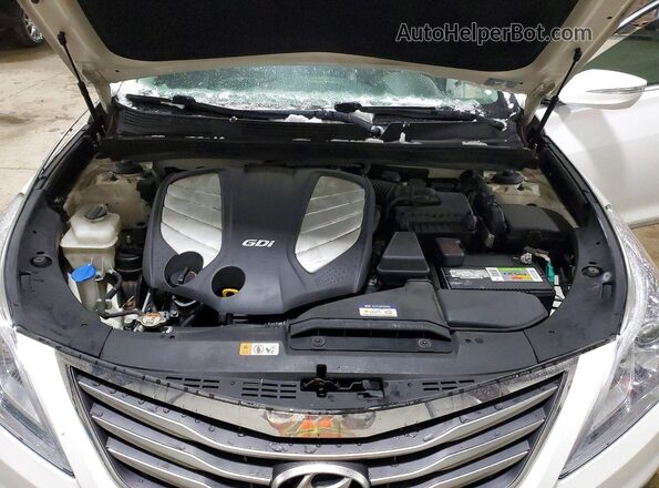 KMHFH4JG3HA590489 2017 HYUNDAI AZERA White Widok wnętrza z tyłu