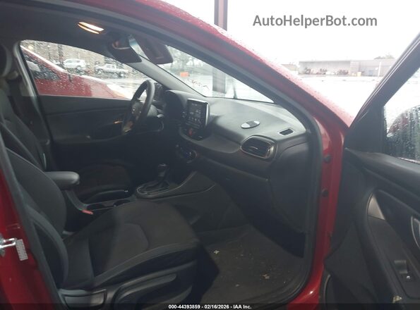 KMHH35LE0JU055083 2018 HYUNDAI ELANTRA GT Красный Вид салона спереди