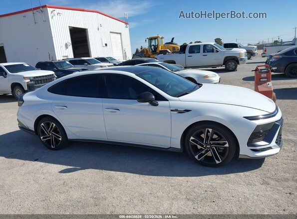 KMHL54JC3SA451155 2025 HYUNDAI SONATA White Вид задньої частини салону