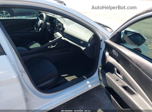 KMHLL4DG1TU100958 2026 HYUNDAI ELANTRA Белый Вид салона спереди