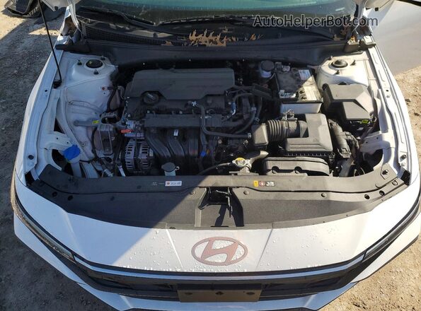 KMHLL4DG4RU795235 2024 HYUNDAI ELANTRA White უკანა სალონის ხედი