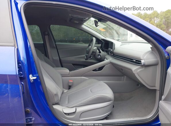 KMHLL4DG9TU110430 2026 HYUNDAI ELANTRA Синий Вид салона спереди