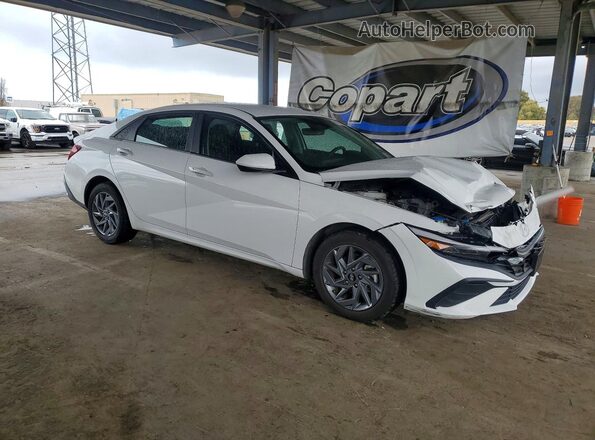 KMHLM4DG2RU731076 2024 HYUNDAI ELANTRA White Przód prawy