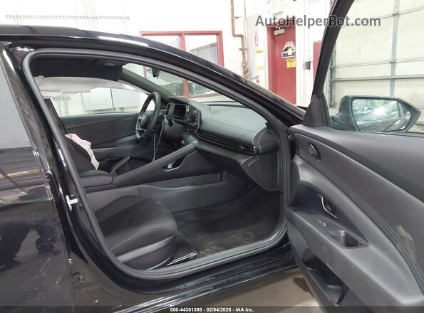 KMHLM4DG7TU112481 2026 HYUNDAI ELANTRA Черный Вид салона спереди