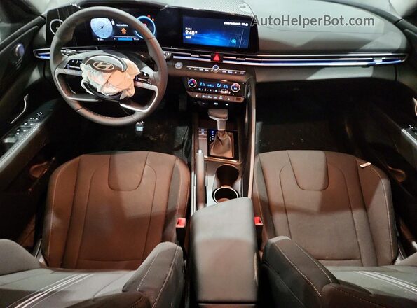 KMHLM4DG9TU102809 2026 HYUNDAI ELANTRA Серый Вид панели приборов