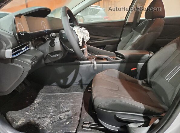 KMHLM4DG9TU102809 2026 HYUNDAI ELANTRA Серый Вид салона спереди