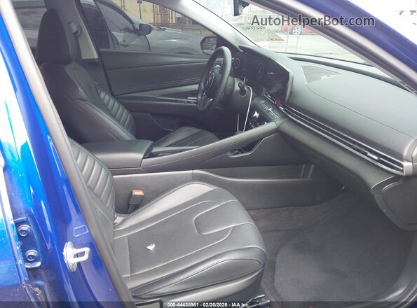 KMHLP4AG4PU518767 2023 HYUNDAI ELANTRA Синий Вид салона спереди