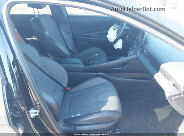 KMHLR4AF2PU519515 2023 HYUNDAI ELANTRA Черный Вид салона спереди