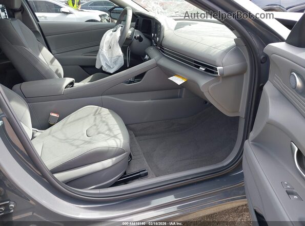 KMHLS4DG3TU111429 2026 HYUNDAI ELANTRA Gray Вид салону спереду