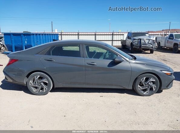 KMHLS4DG8SU981109 2025 HYUNDAI ELANTRA Gray Widok wnętrza z tyłu