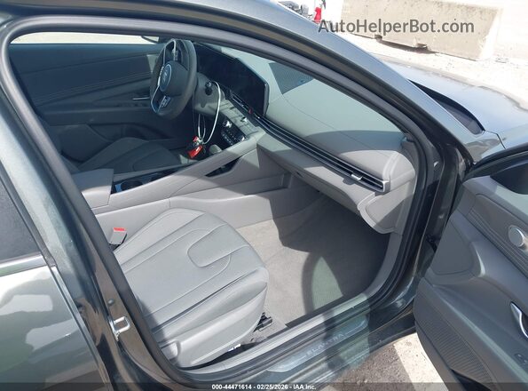 KMHLS4DGXRU742946 2024 HYUNDAI ELANTRA Серый Вид салона спереди