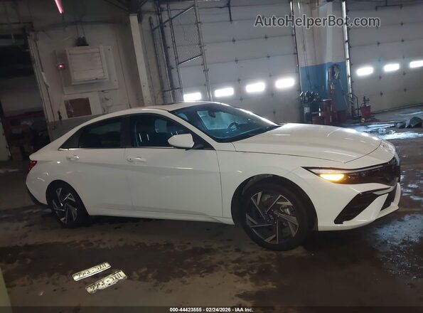 KMHLS4DGXSU927746 2025 HYUNDAI ELANTRA White Vista interior trasera
