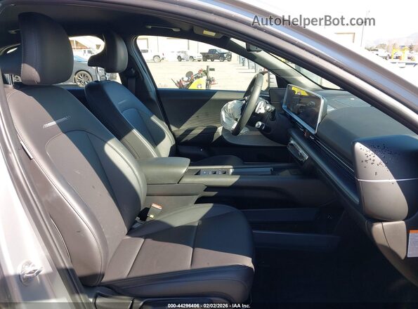 KMHM34AA8RA062207 2024 HYUNDAI IONIQ 6 Серебряный Вид салона спереди