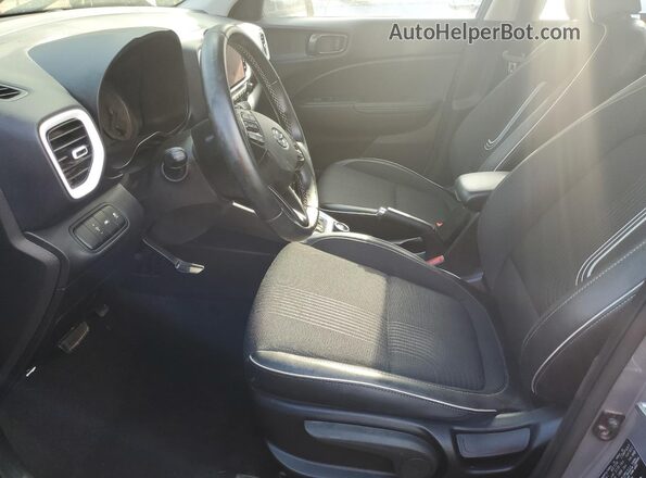 KMHRC8A30NU140308 2022 HYUNDAI VENUE Серый Вид салона спереди