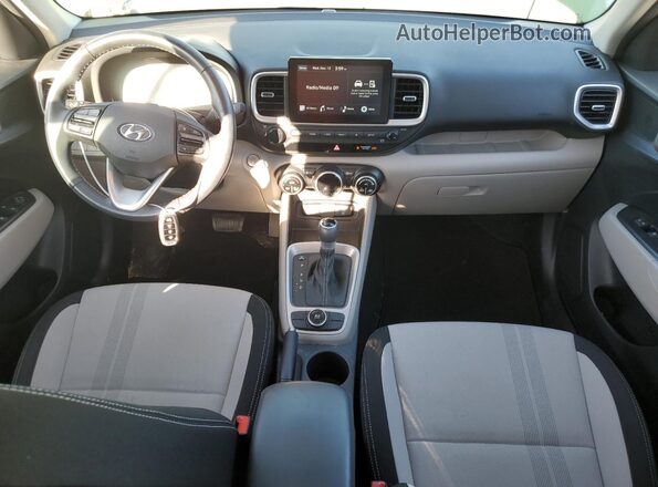 KMHRC8A32RU301487 2024 HYUNDAI VENUE Зеленый Вид панели приборов