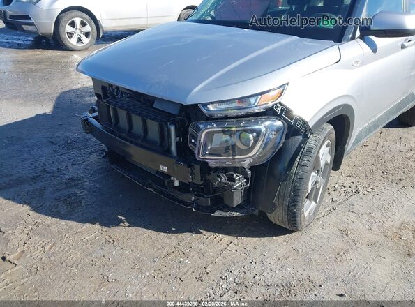 KMHRC8A35TU429665 2026 HYUNDAI VENUE Серебряный Вид спереди