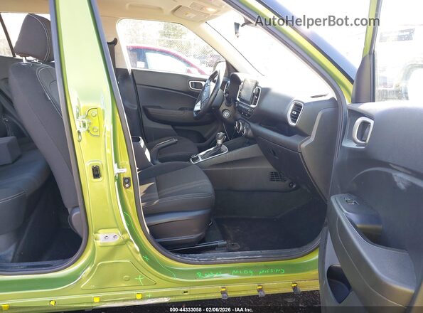 KMHRC8A3XMU075157 2021 HYUNDAI VENUE Green Вид салону спереду