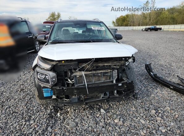 KMHRC8A3XPU223490 2023 HYUNDAI VENUE Белый Вид спереди