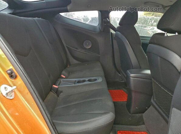 KMHTC6AD0HU305653 2017 HYUNDAI VELOSTER Оранжевый Вид задних сидений