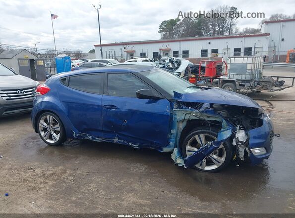 KMHTC6AD2HU320879 2017 HYUNDAI VELOSTER Blue Rear interior view