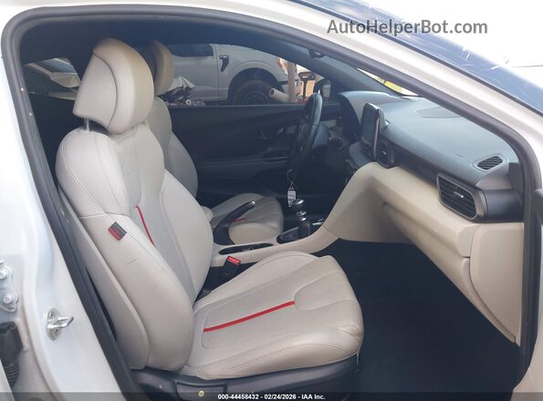 KMHTH6AB3KU009498 2019 HYUNDAI VELOSTER Белый Вид салона спереди