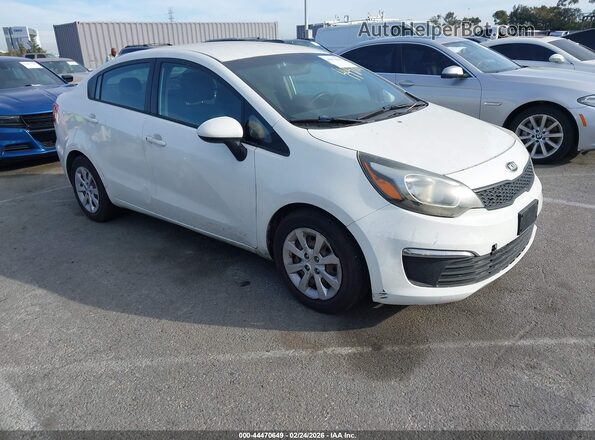 KNADM4A32G6654475 2016 KIA RIO Белый Передняя правая четверть