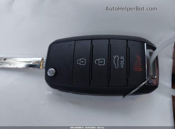 KNADM4A33H6072659 2017 KIA RIO Серебряный Вид панели приборов