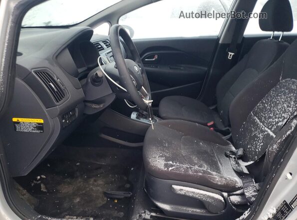 KNADM4A38G6009104 2016 KIA RIO Серебряный Вид салона спереди
