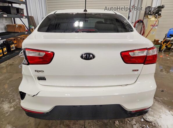 KNADM4A38H6071832 2017 KIA RIO Белый Вид сзади
