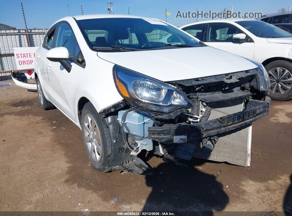 KNADM4A38H6106482 2017 KIA RIO Белый Передняя правая четверть