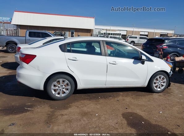 KNADM4A38H6106482 2017 KIA RIO Белый Вид задней части салона