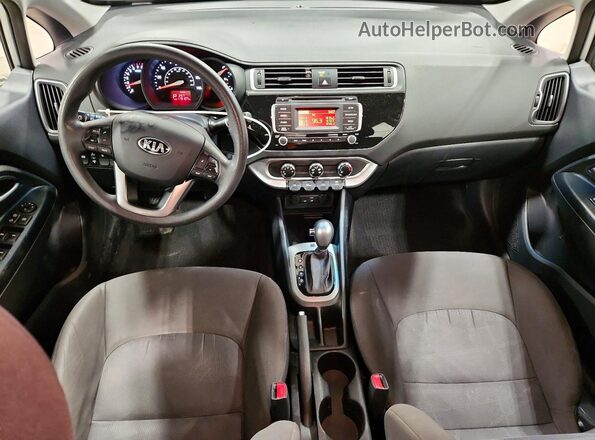 KNADM4A39G6540070 2016 KIA RIO Серебряный Вид панели приборов