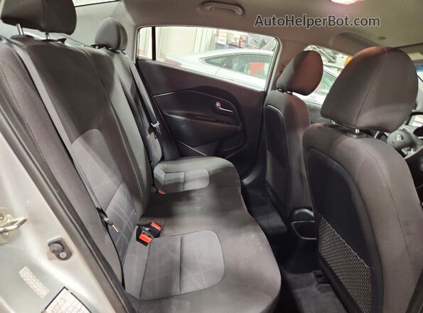 KNADM4A39G6540070 2016 KIA RIO Серебряный Вид задних сидений